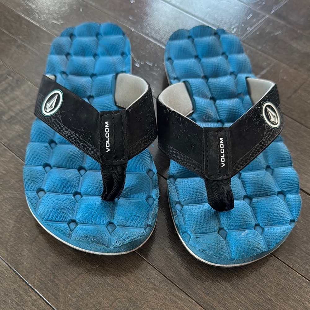 Volcom Blue and Black Sandals